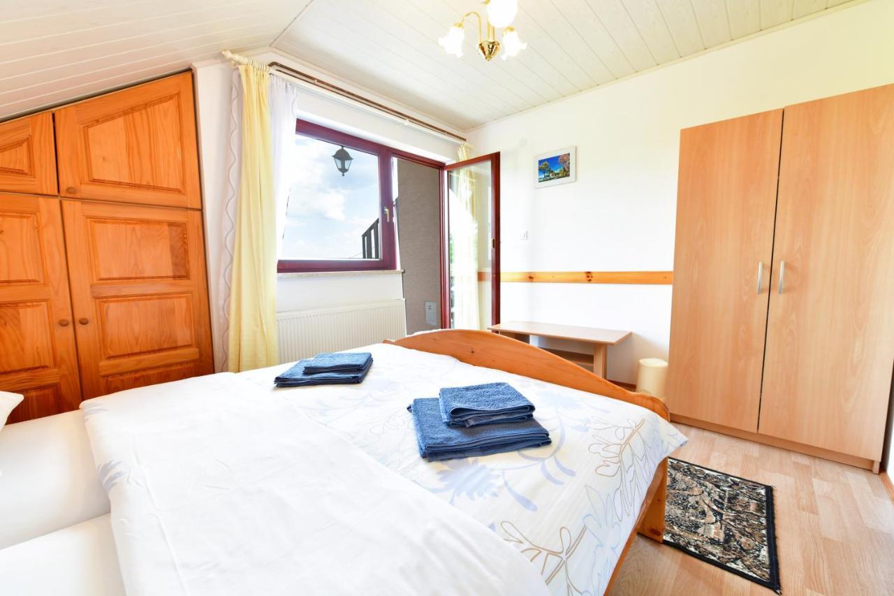 Guesthouse Ante Hodak Селище Дрежницько Екстер'єр фото