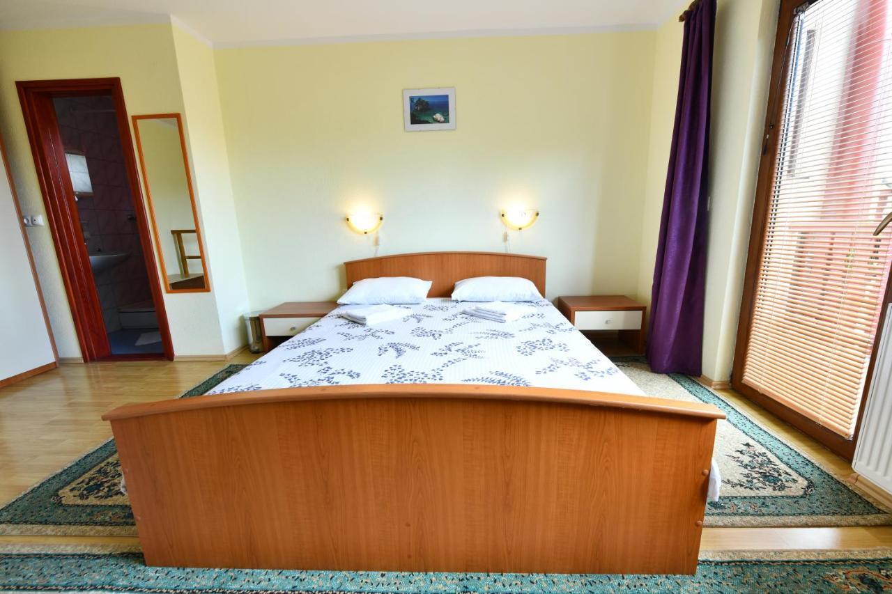 Guesthouse Ante Hodak Селище Дрежницько Екстер'єр фото